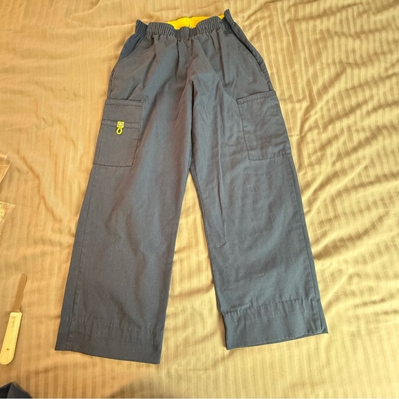 Blue and yellow Scrub Set - Picture 4 of 8